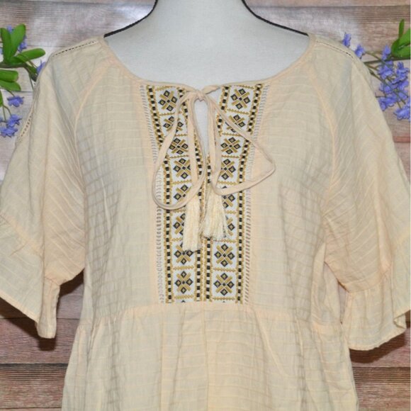 Gigio USA Boutique Cream Boho Peasant Blouse Size M Tassels Ruffle Cutout Sleeve - Picture 2 of 11